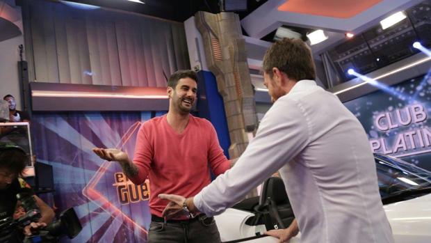 Melendi a su llegada al plató de «El Hormiguero»