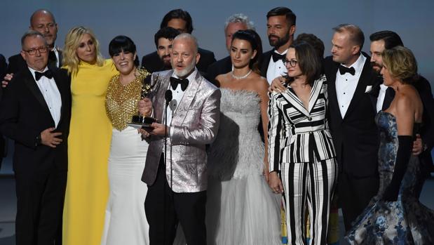 Ryan Murphy, junto al equipo de «ACS: El asesinato de Gianni Versace»