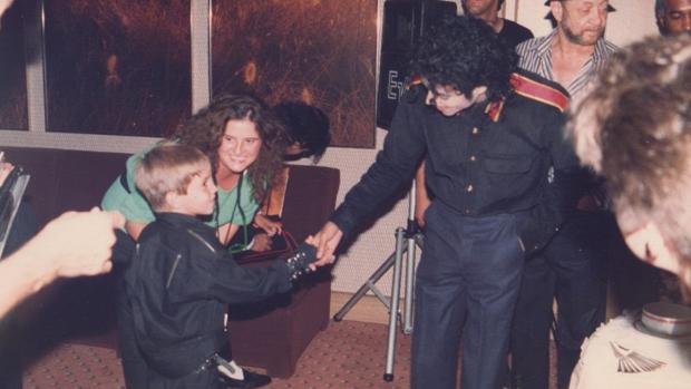 Michael Jackson, con uno de los jóvenes que le han denunciado por abuso sexual