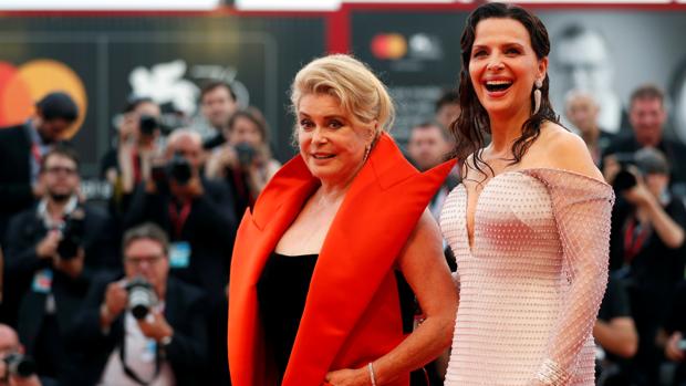 Catherine Deneuve y Juliette Binoche, en la Mostra de Venecia
