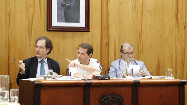 El alcalde de Mairena durante la presentación del proyecto a los grupos políticos