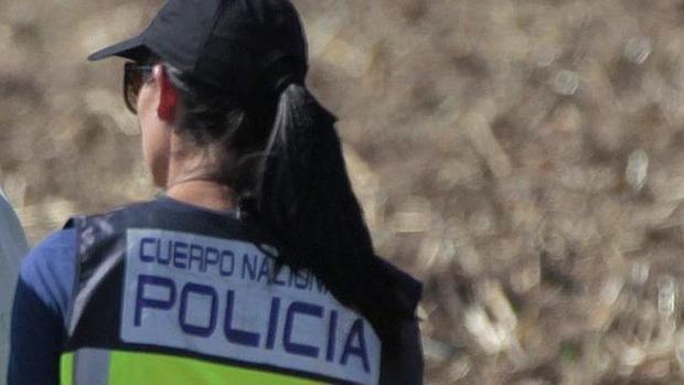 Una agente del Cuerpo Nacional de Policía