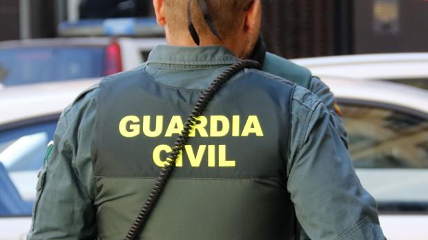 Un agente de la Guardia Civil