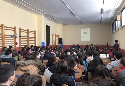 El público asistente a la mesa redonda sobre héroes C.G.