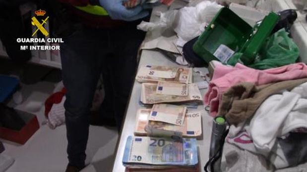 Dinero y demás elementos incautados