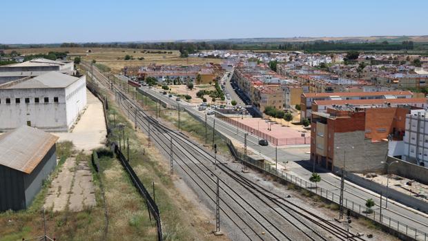 Adif adjudica a la empresa Azvi la construcción del paso inferior en la línea férrea en la zona de Hytasa de Lora del Río