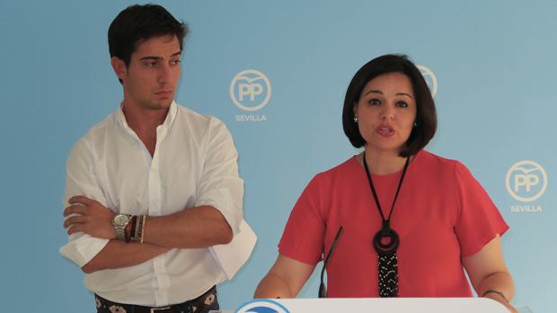 Luis Paniagua junto a la presidenta del PP de Sevilla, Virginia Pérez