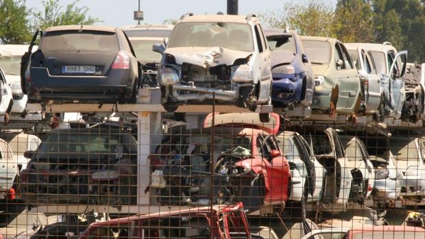 Durante la crisis, muchos sevillanos ha retrasado la renovación de sus vehículos y ahora los entregan con más de 10 años de antigüedad a la hora de comprar otro coche