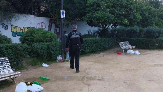 La Policía Local dispersa a varias personas que estaban consumiendo alcohol