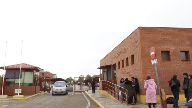 Entrada a la cárcel Sevilla 1 y el Hospital Psiquiátrico Penitenciario, ambos en Mairena del Alcor