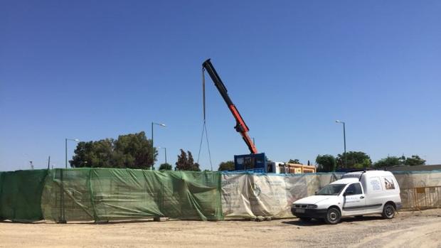 Obras inconclusas en la avenida de las Razas