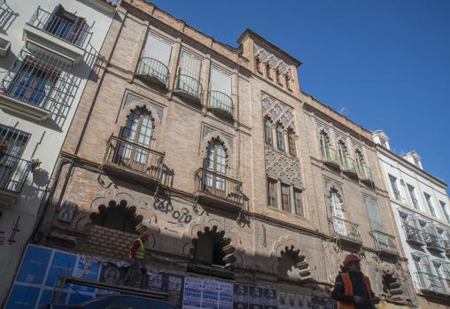 Antigua sala X de la calle Trajano, ubicada en un edificio regionslita, diseñado en 1922 por Aníbal González, el autor de la Plaza de España