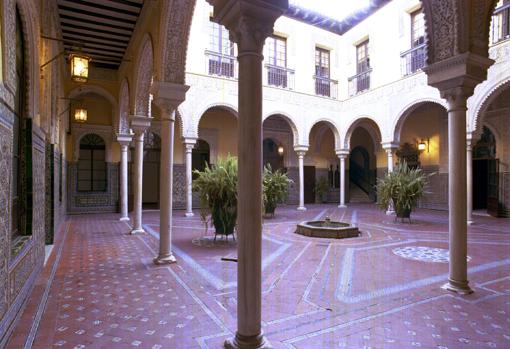Patio interior de la casa del siglo XVIII propiedad de Fórum Filatélico