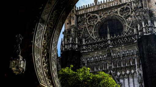 Puerta del Perdon del Patio de los naranjos