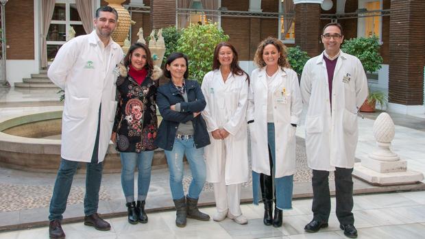 Equipo de profesionales que atendió a Antonia y Silvia, tía y sobrina respectivamente, que ha sido la donación viva de riñón número 200 que ha hecho el hospital