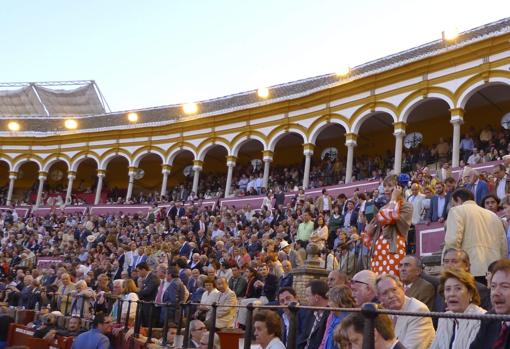 Tarde de toros en la Maestranza durante la Feria