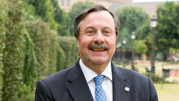 Luis Cáceres Márquez, reelegido presidente del Colegio de Odontólogos ABC