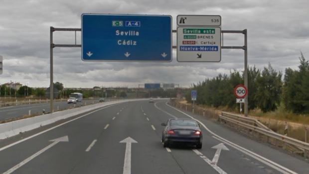 El accidente ha tenido lugar en la salida de Brenes-Sevilla Este de la A-4
