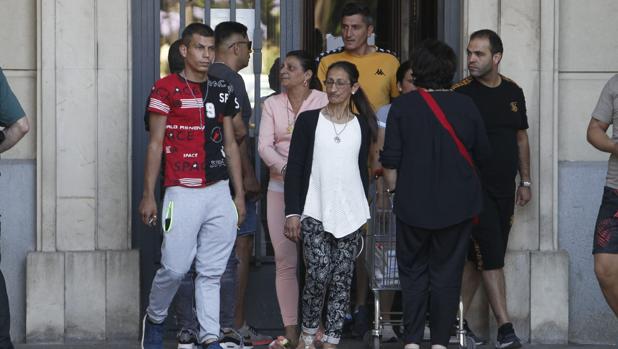 Varios de los acusados a la salida del juzgado