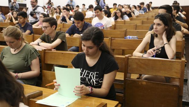 Más de ocho mil estudiantes de la provincia de Sevilla se examinan desde este martes de la Selectividad