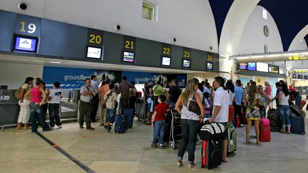 Zona de facturación del aeropuerto de Sevilla
