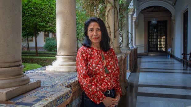 Sobre estas líneas, Belén Rubiano en el Museo de Bellas Artes de Sevilla