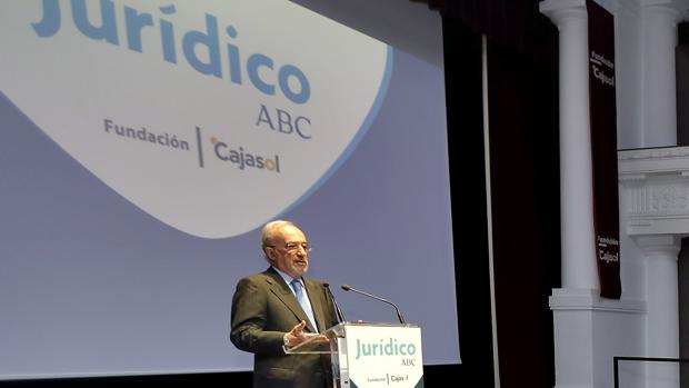 Santiago Muñoz Machado, tras recoger el Premio Jurídico ABC-Cajasol