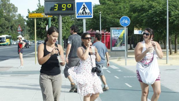 Las temperaturas máximas no bajarán de los 37 grados