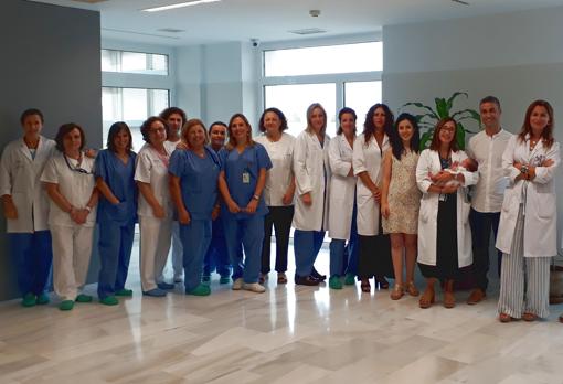 Parte del equipo de la Unidad de Reproducción Asistida de Valme, con Álvaro