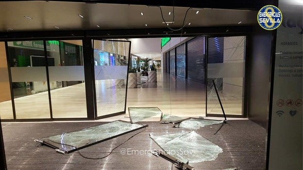 Lagoh: Detenidos dos aluniceros que intentaron saquear el Mediamarkt del  centro comercial Lagoh
