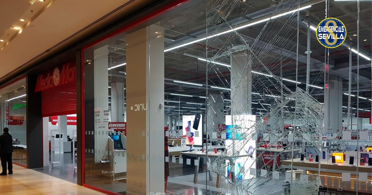 Lagoh: Detenidos dos aluniceros que intentaron saquear el Mediamarkt del  centro comercial Lagoh
