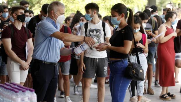 Bajan Las Notas De Corte De Medicina Y Bioquimica En Sevilla En La Segunda Adjudicacion