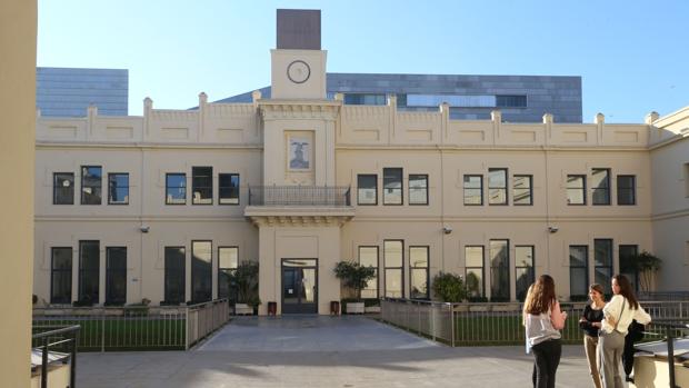 Universidad Sevilla Derecho Vuelve A Clase De Forma Escalonada Solo 1Âº Empieza El Lunes En El Campus