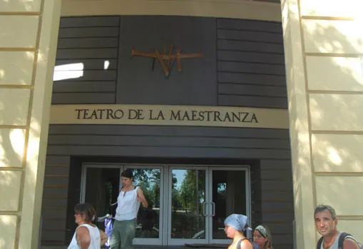 Puerta del Teatro de la Maestranza
