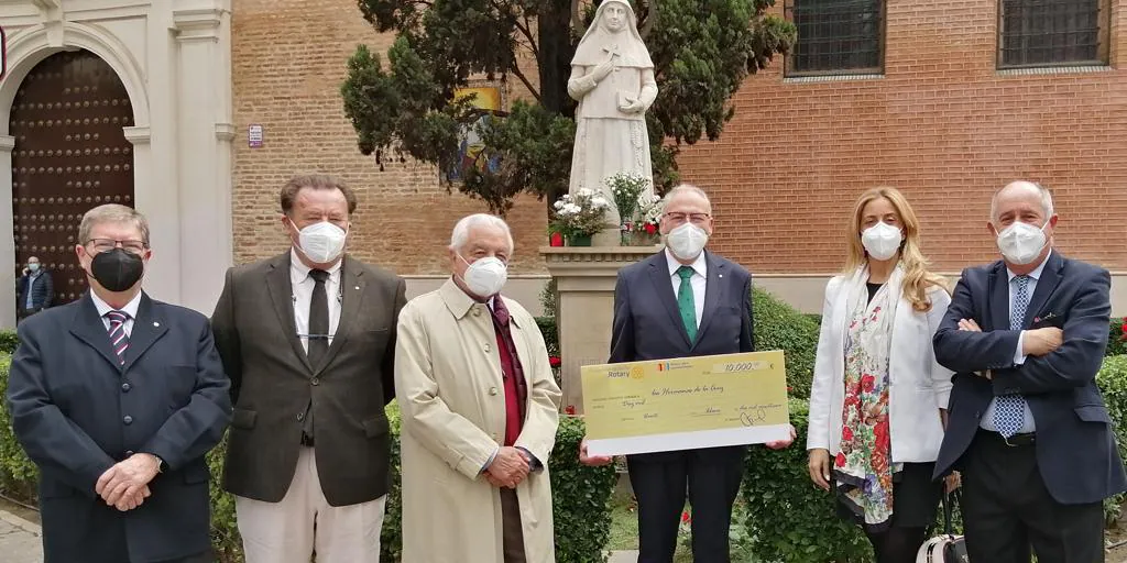 Donación de Rotary Club de Sevilla a las Hermanas de la Cruz