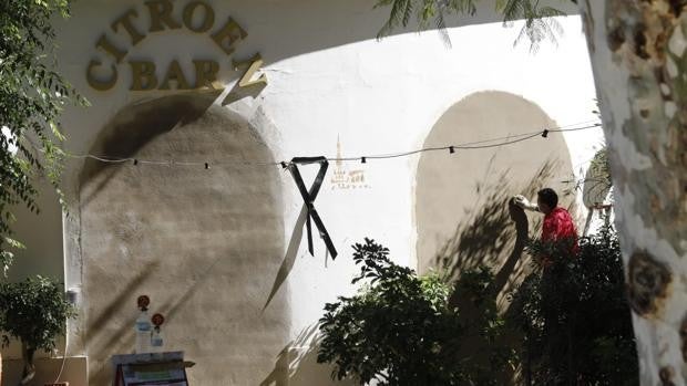 Sevilla El Bar Citroen Tapia Anti Okupas Y Un Crespon Negro